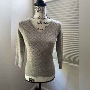 Banana Republic Italian Yarn Wool/Cashmere Cable Knit V-Neck Sweater 3/4 sleeves